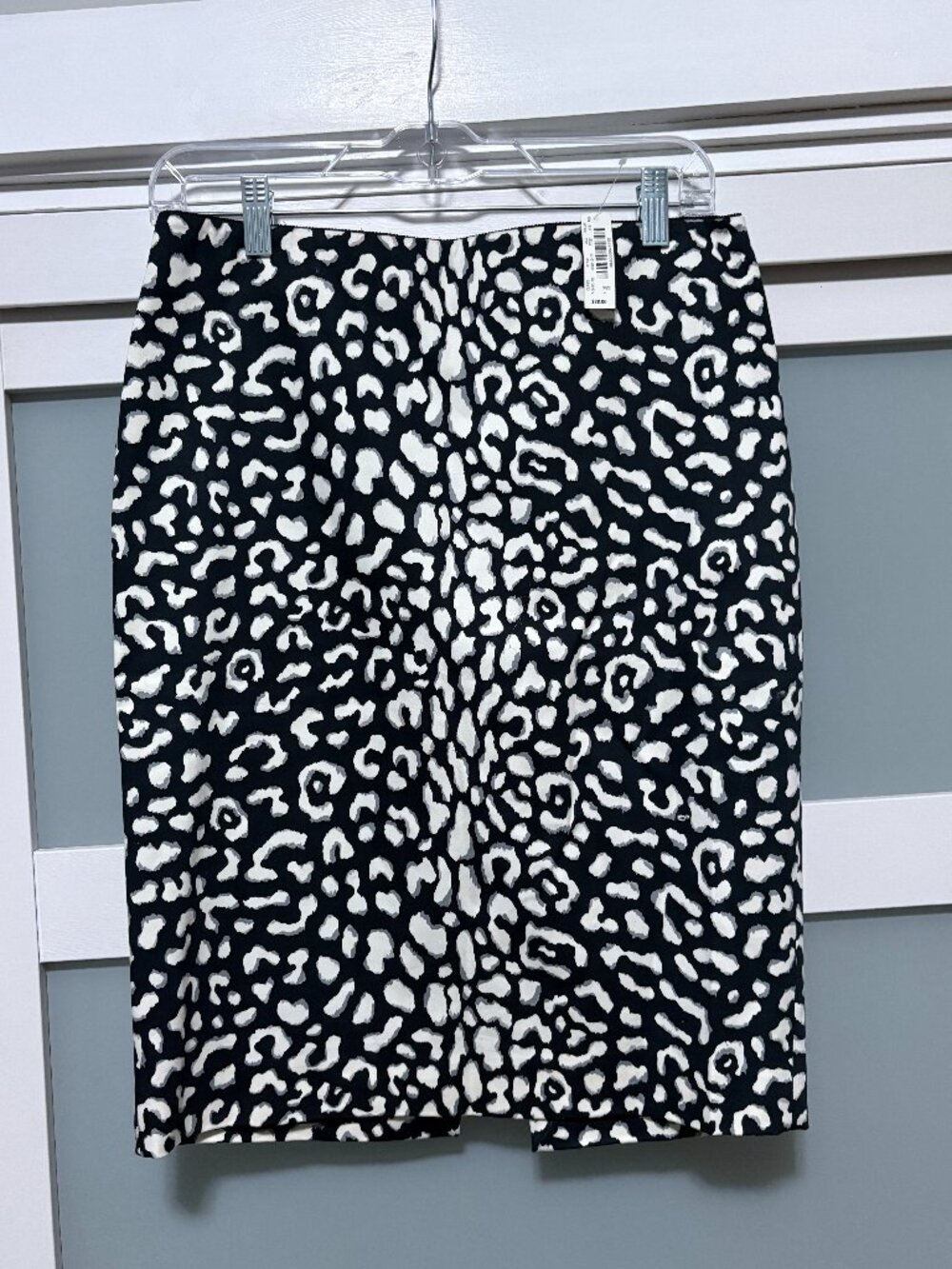 White House Black Market sz 4 A Line Ladies Skirt Black Leopard NWT NEW